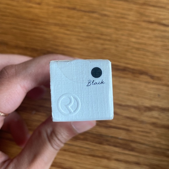 Rare Beauty Perfect Strokes Universal Volumizing Mascara. NEW IN BOX. - Picture 11 of 13